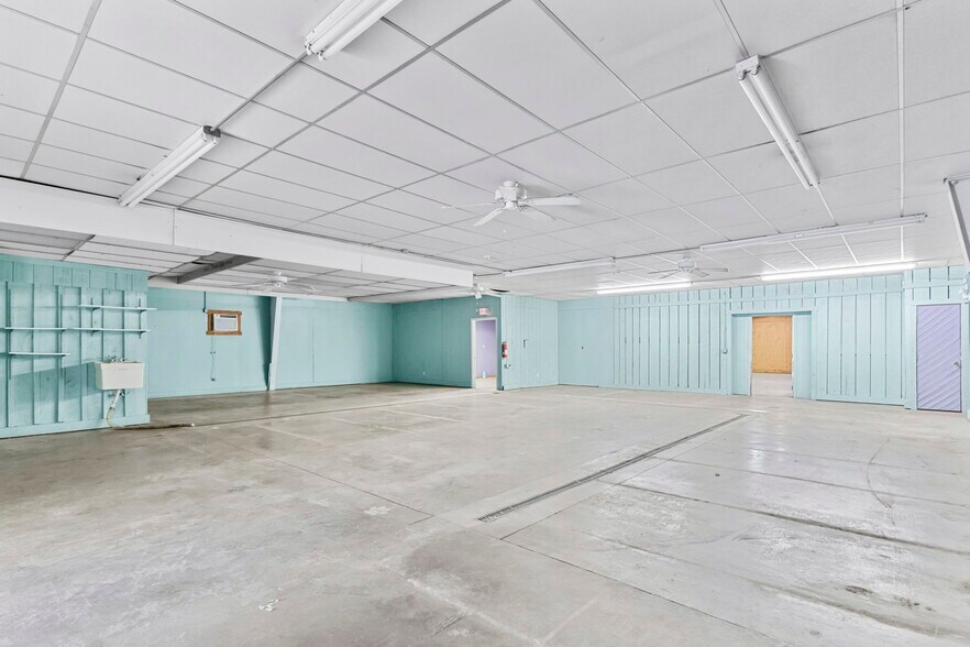 More Photos Of 2929 Clifty Dr, Madison Flex For Sale