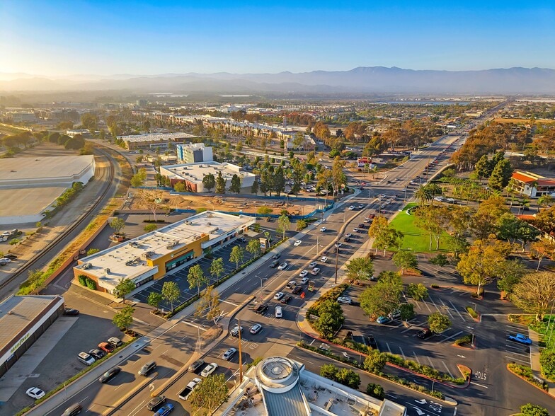 More Photos Of 2351-2381 Vineyard Ave, Oxnard General Retail For Lease
