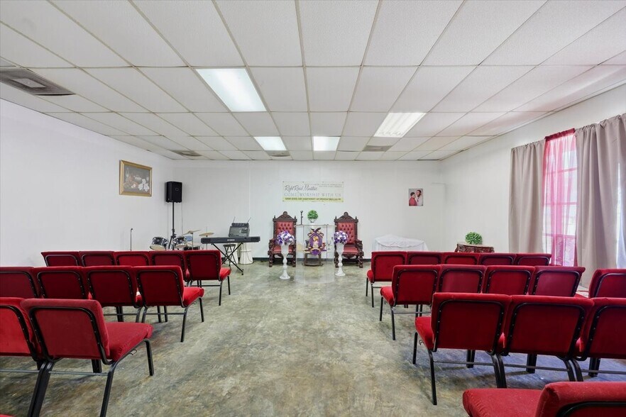 More Photos Of 148 W Green St, Hazlehurst Office For Sale