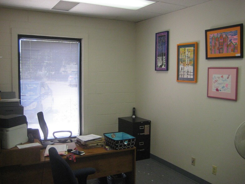 More Photos Of 9848-9858 W Girton Dr, Lakewood Office For Lease