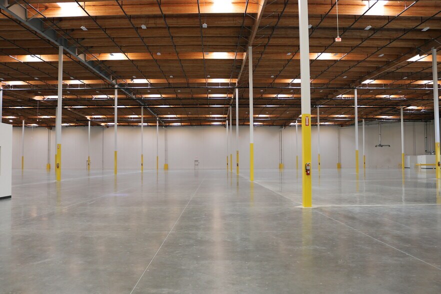 More Photos Of 20100 S Alameda St, East Rancho Dominguez Warehouse For Lease