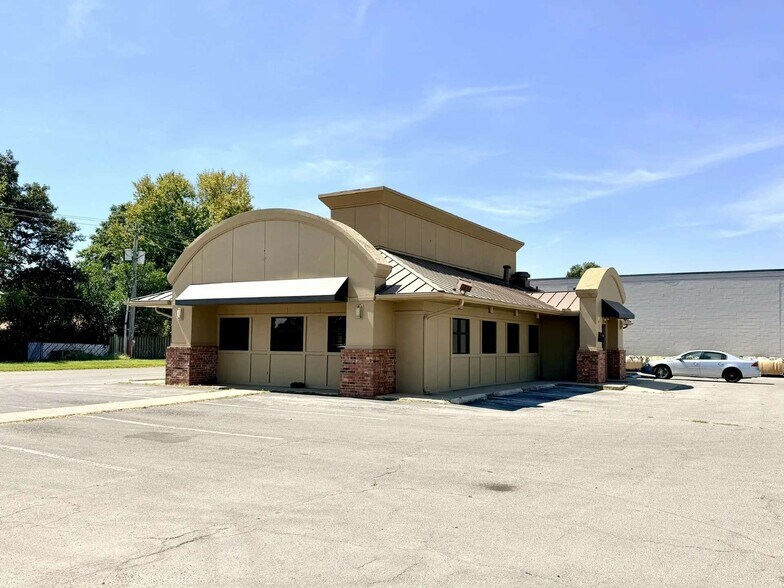 Primary Photo Of 1000 N Douglass St, Malden Restaurant For Lease