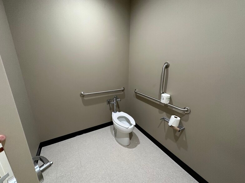 More Photos Of 1702 Ohio Ave N, Live Oak Medical For Sale