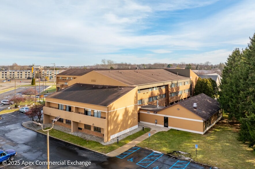 More Photos Of 525 N Canal Rd, Lansing Hotel For Sale