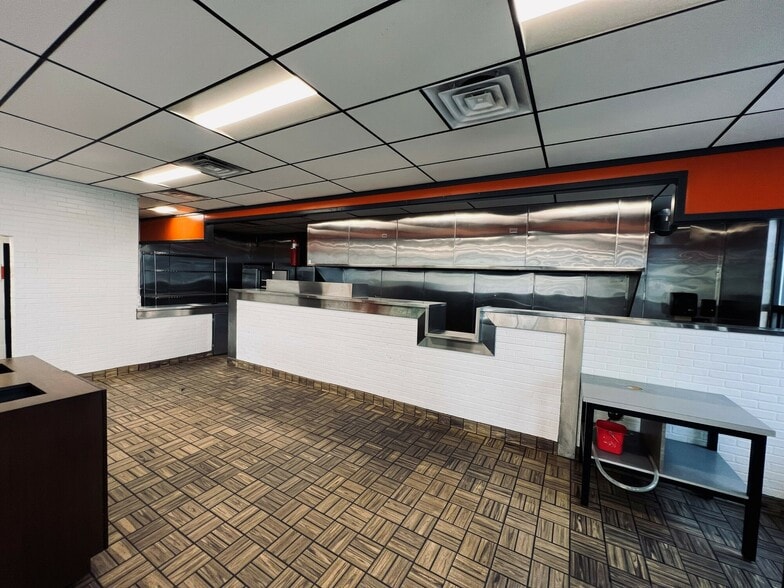 More Photos Of 5233 N Milwaukee Ave, Chicago Restaurant For Sale