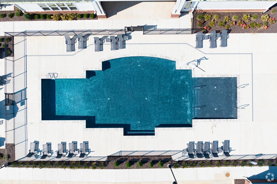 More Photos Of 5401 Commonwealth Centre Pky, Midlothian Apartments For Sale