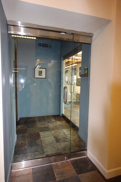 More Photos Of 501-507 N LaSalle Dr, Chicago Office For Lease