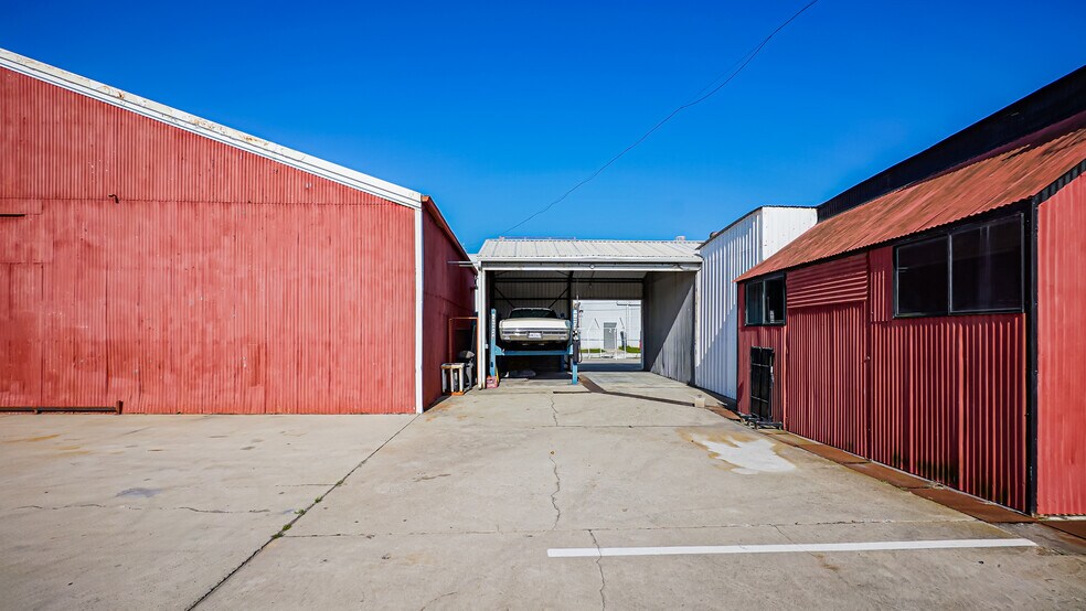More Photos Of 600 Lairport St, El Segundo Warehouse For Lease