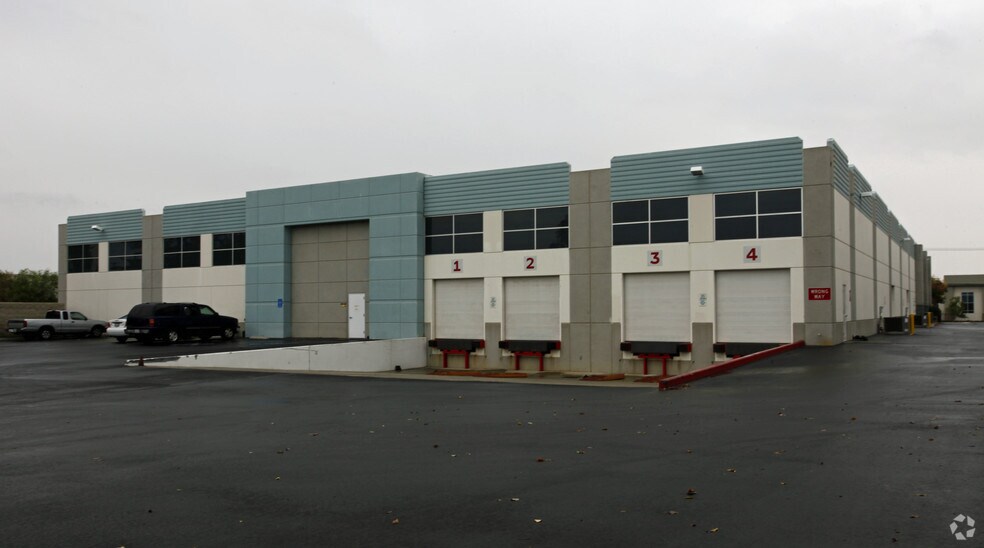 More Photos Of 1261 E Belmont St, Ontario Warehouse For Sale