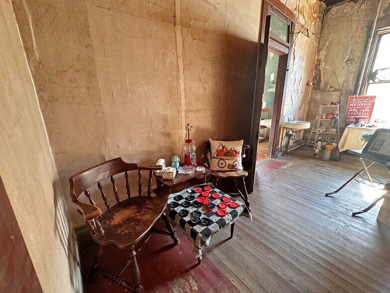 More Photos Of 200 S 3rd St, Leesville Hospitality For Sale