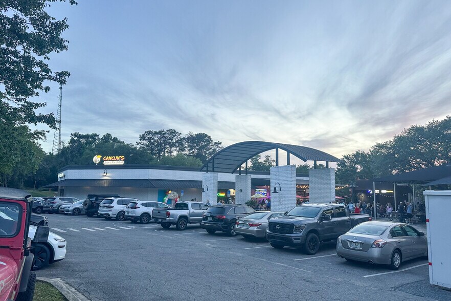 Primary Photo Of 6800 Thomasville Rd, Tallahassee Restaurant For Sale