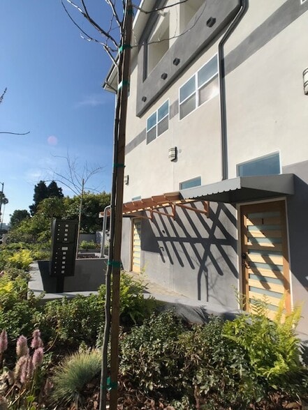 More Photos Of 517 N Harvard Blvd, Los Angeles Apartments For Sale