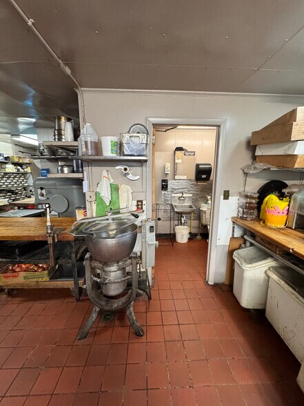More Photos Of 572 2nd Ave, Troy Restaurant For Sale