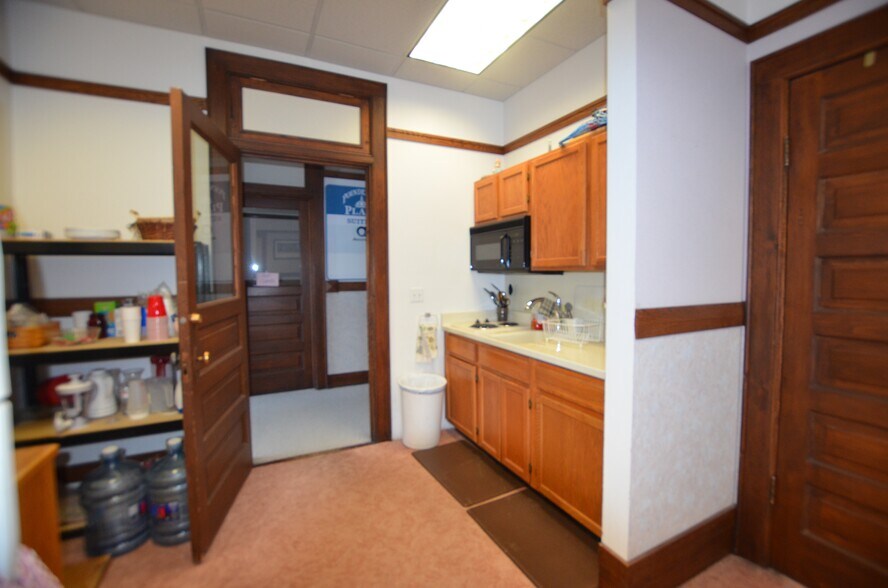 More Photos Of 4 S Idaho St, Dillon Office For Sale