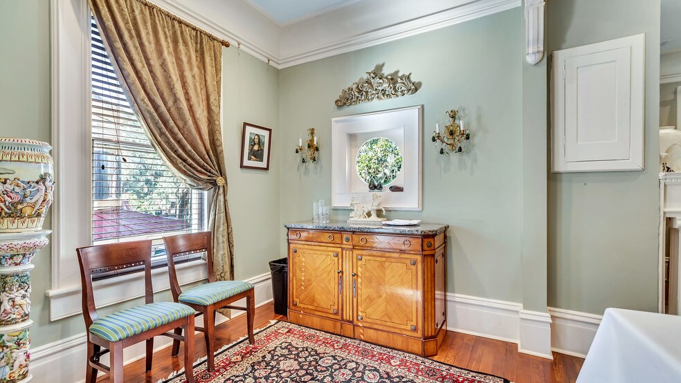 More Photos Of 119 E 37th St, Savannah Restaurant For Sale