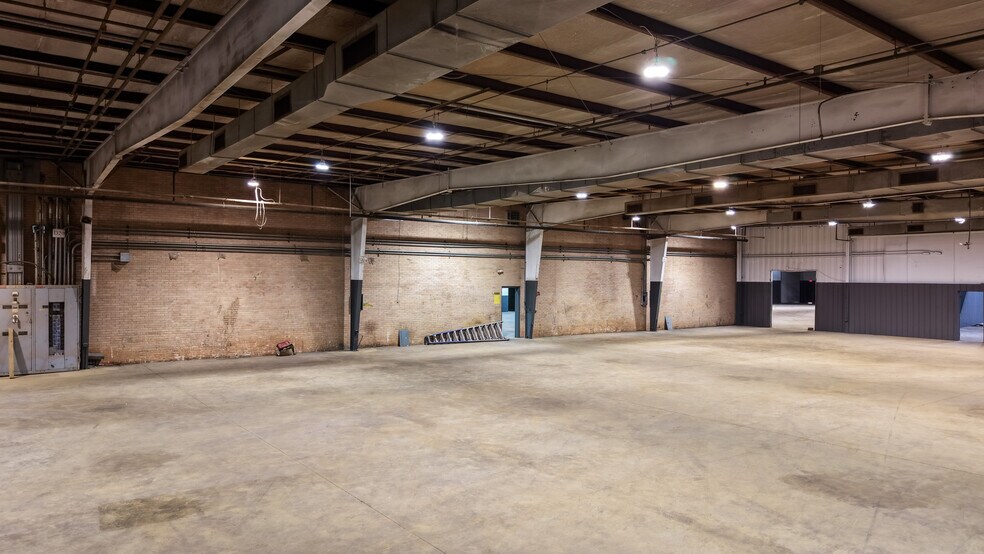 More Photos Of 425 Foster St, Cowpens Manufacturing For Sale