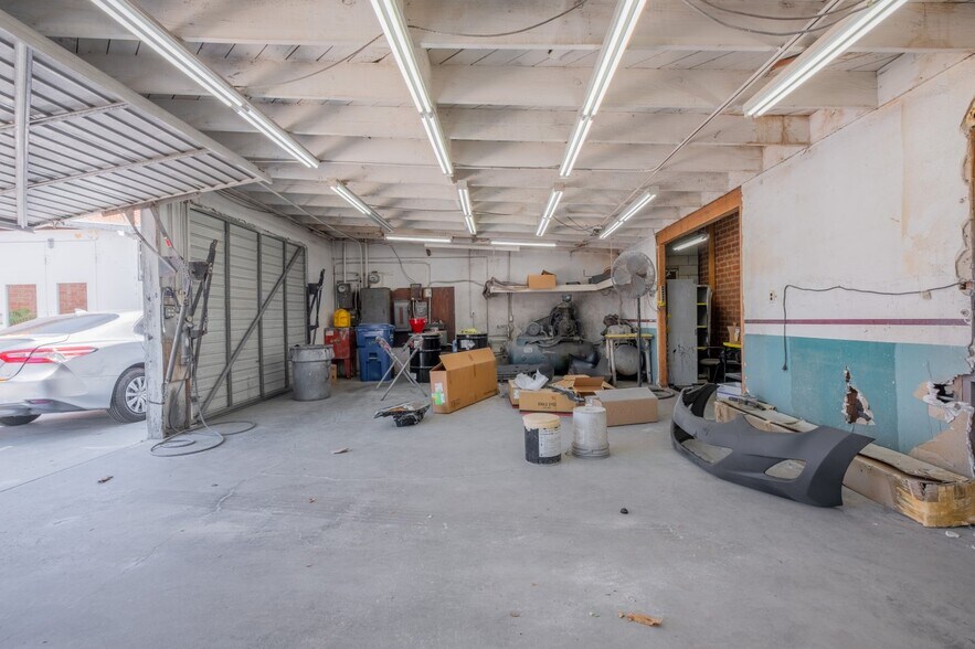 More Photos Of 1104 S Victory Blvd, Burbank Auto Repair For Sale