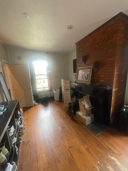 More Photos Of 5817 Ellsworth Ave, Pittsburgh Storefront Retail Office For Lease
