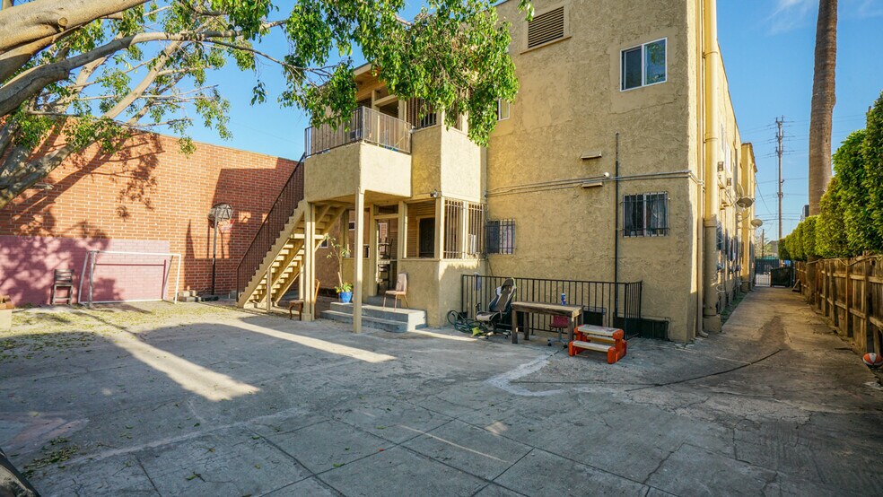 More Photos Of 1909 N BROADWAY, Los Angeles Apartments For Sale