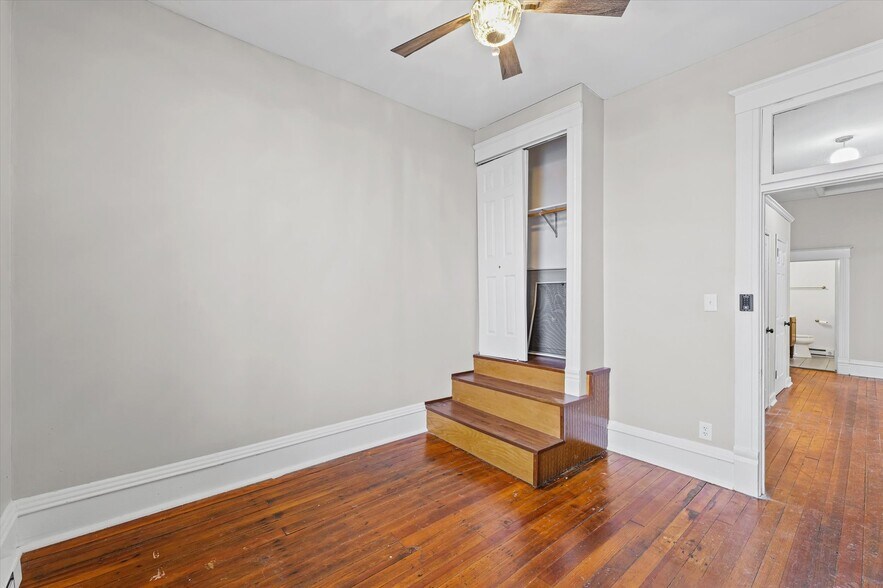 More Photos Of 125 S Market St, Paxton Specialty For Sale