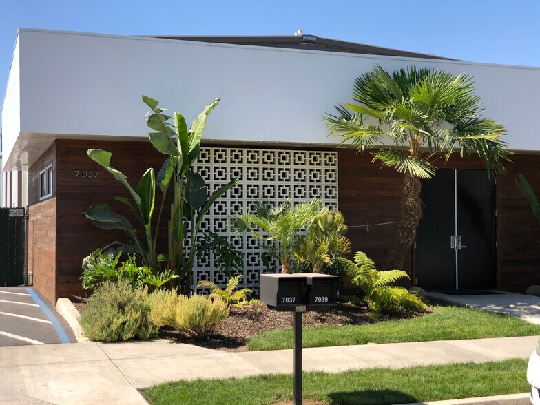 More Photos Of 7037 W Pershing Ct, Visalia Office For Lease