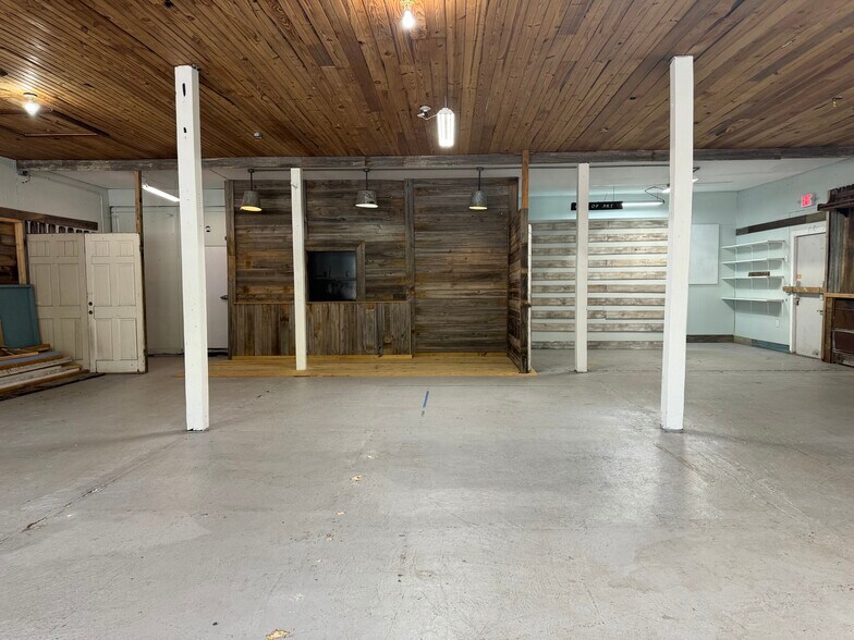 More Photos Of 5566 4th St, Satsuma Daycare Center For Sale