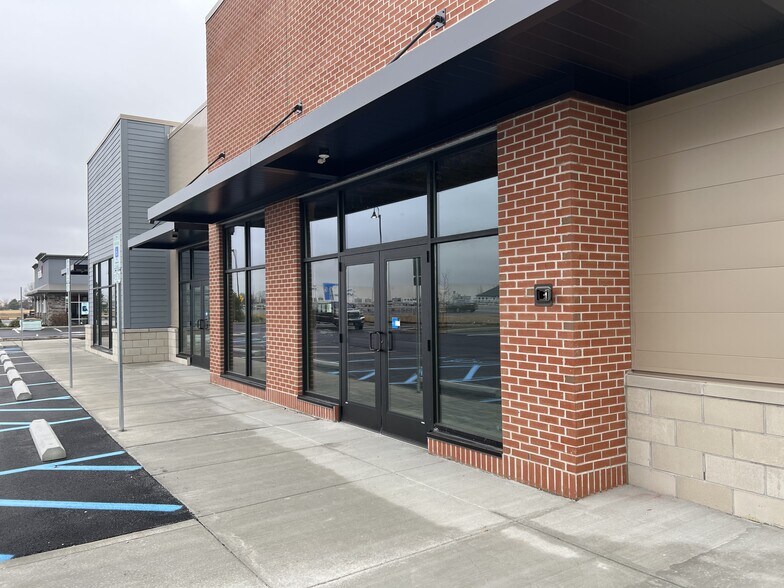 More Photos Of 13588 Bent Grass Ln, Fishers Storefront For Sale