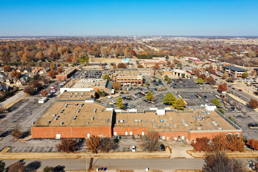 More Photos Of 3770 W Robinson St, Norman Unknown For Lease