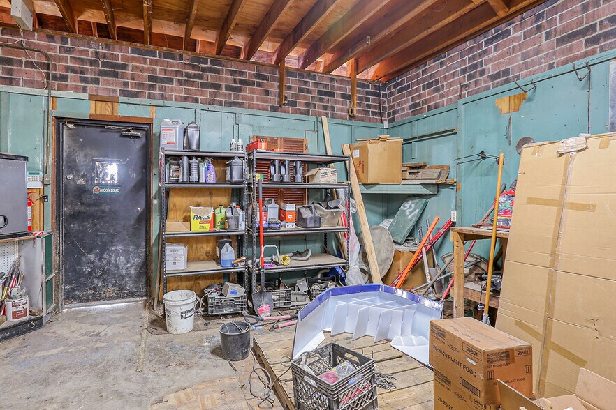 More Photos Of , Blue Springs Unknown For Sale