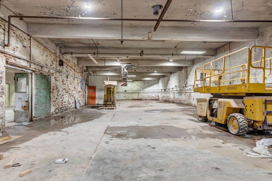 More Photos Of 122 E Liberty St, Cincinnati Warehouse For Lease