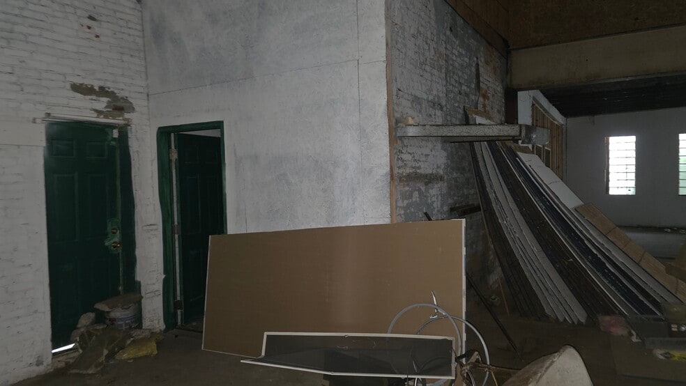 More Photos Of 127 North St, Morenci Showroom For Sale