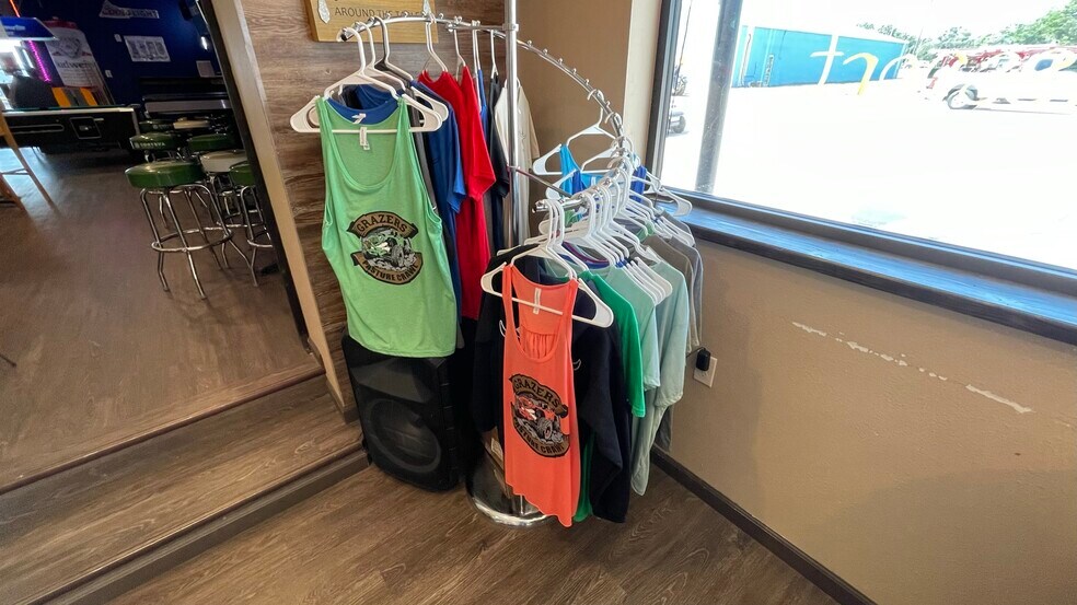 More Photos Of 208 W Arnold Ave, Arnold Restaurant For Sale