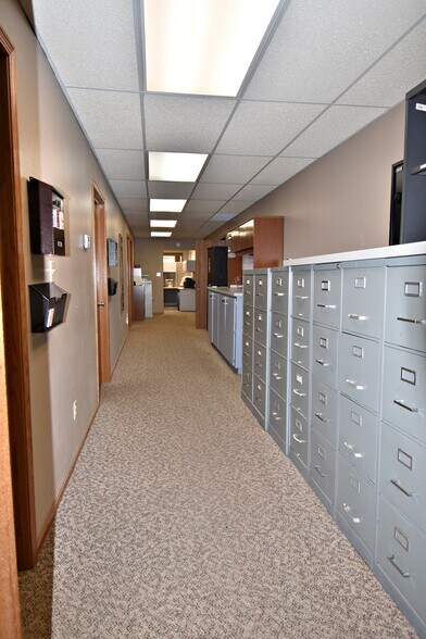 More Photos Of 14 E Charles St, Oelwein Office For Sale