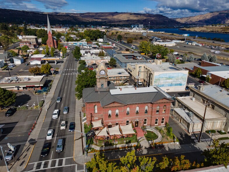 More Photos Of 311 Union St, The Dalles Restaurant For Sale
