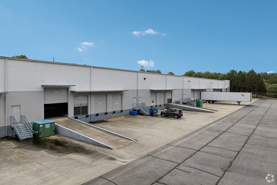 More Photos Of 305 Shawnee North Dr, Suwanee Unknown For Lease