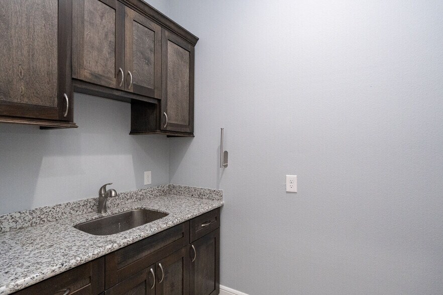 More Photos Of 18510 Green Land Way, Houston Medical For Lease