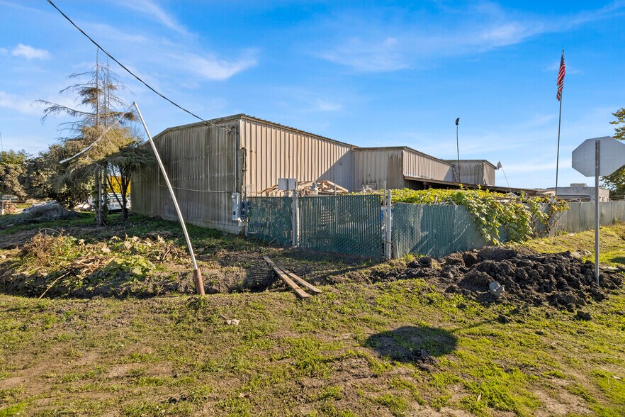 More Photos Of 1931 Beach Rd, Watsonville Industrial For Sale