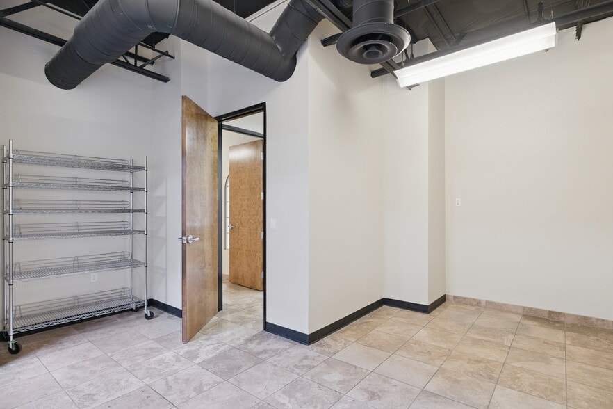 More Photos Of 9096 E Bahia Dr, Scottsdale Showroom For Sale