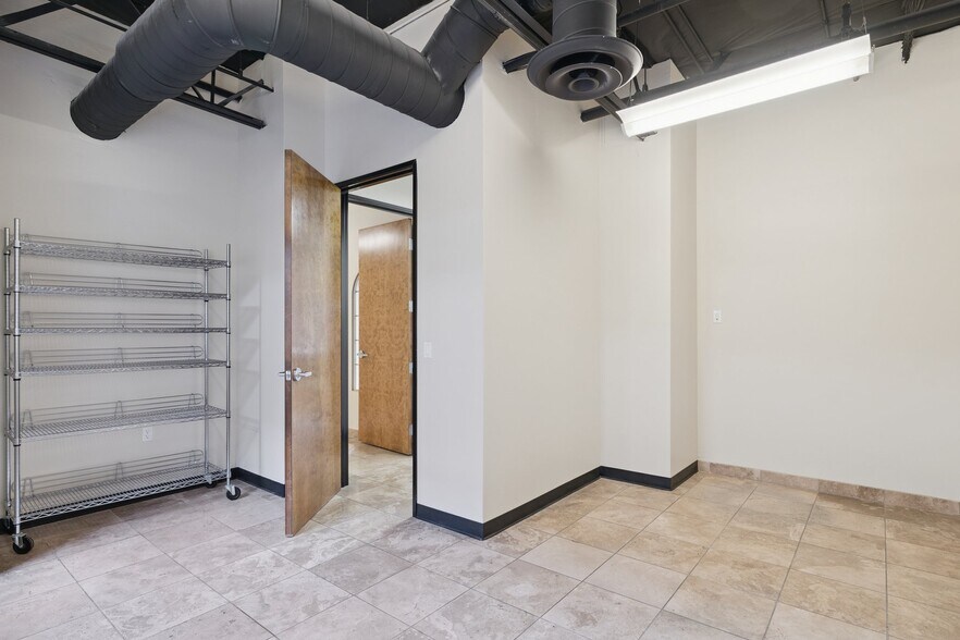 More Photos Of 9096 E Bahia Dr, Scottsdale Showroom For Lease