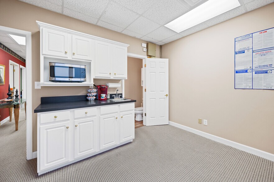 More Photos Of 303 Middletown Pky, Louisville Office For Sale