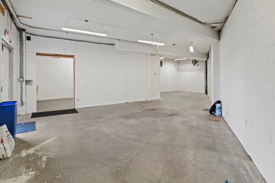 More Photos Of 42 Herb Hill Rd, Glen Cove Flex For Lease