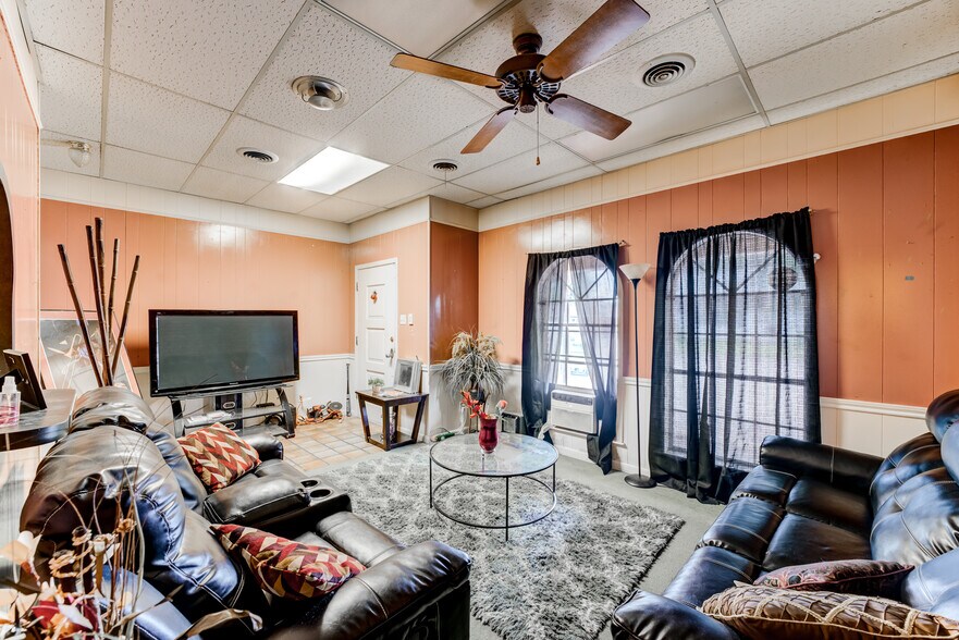 More Photos Of 811 N Travis St, Liberty Apartments For Sale
