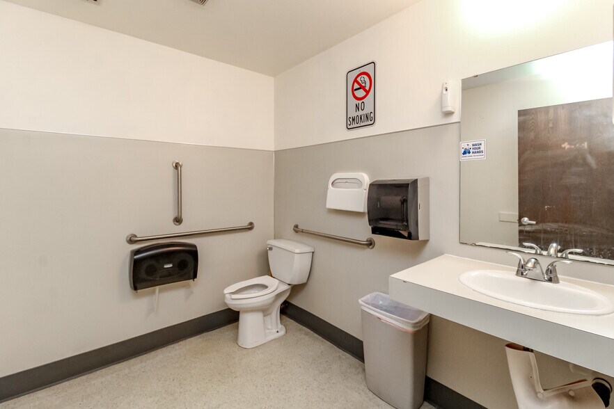 More Photos Of 5718 Pacific Ave SE, Lacey Freestanding For Lease