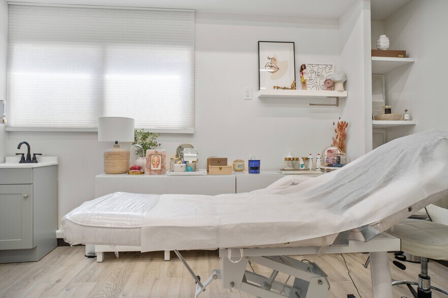 More Photos Of 2535 Kettner Blvd, San Diego Office Residential For Sale