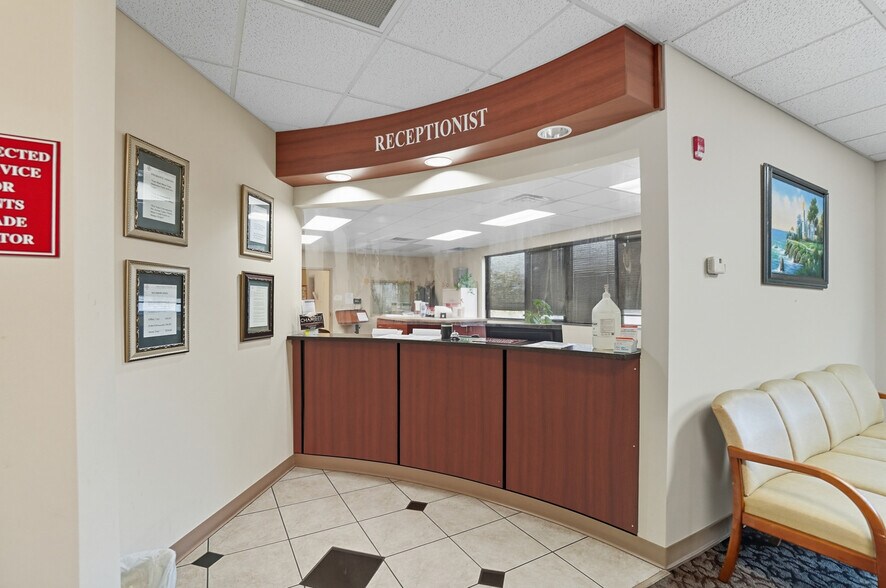 More Photos Of 916-920 W Market St, Lima Medical For Sale