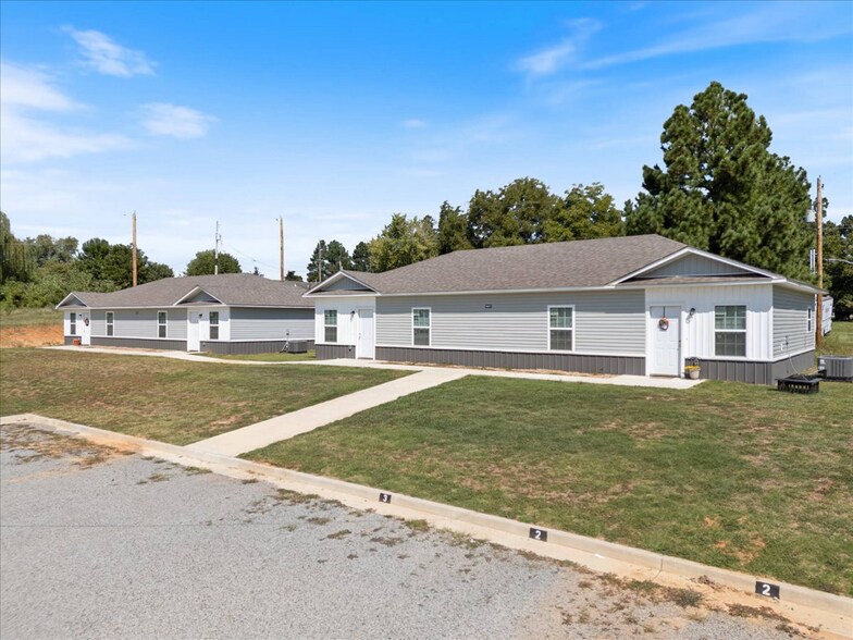 Primary Photo Of 19070 191st Ave, Spiro Apartments For Sale