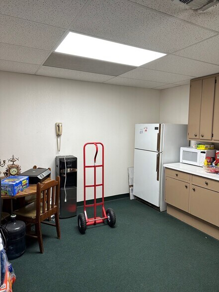 More Photos Of 308 E Louisiana Ave, Midland Light Manufacturing For Sale