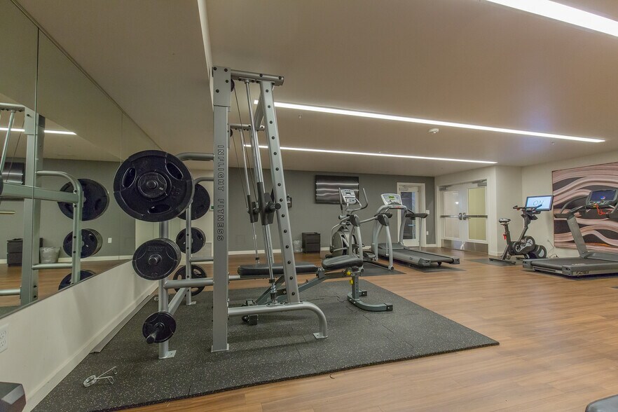 More Photos Of 1250 E Burnside St, Portland Apartments For Lease