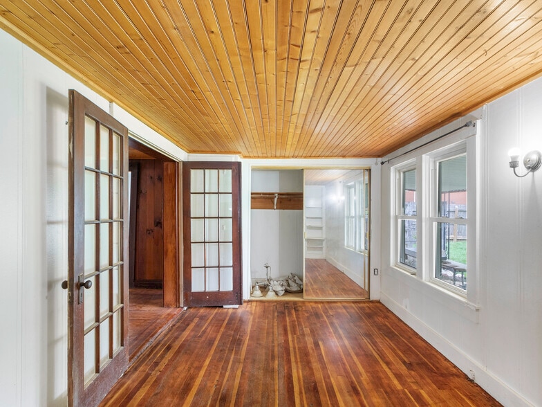 More Photos Of 505 E Main St, Burnsville Apartments For Sale