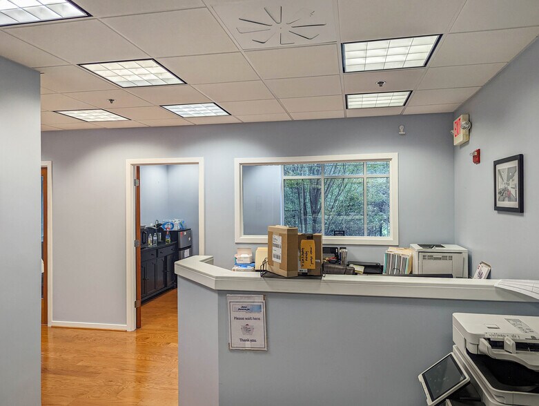 More Photos Of 19420 Golf Vista Plz, Leesburg Medical For Sale